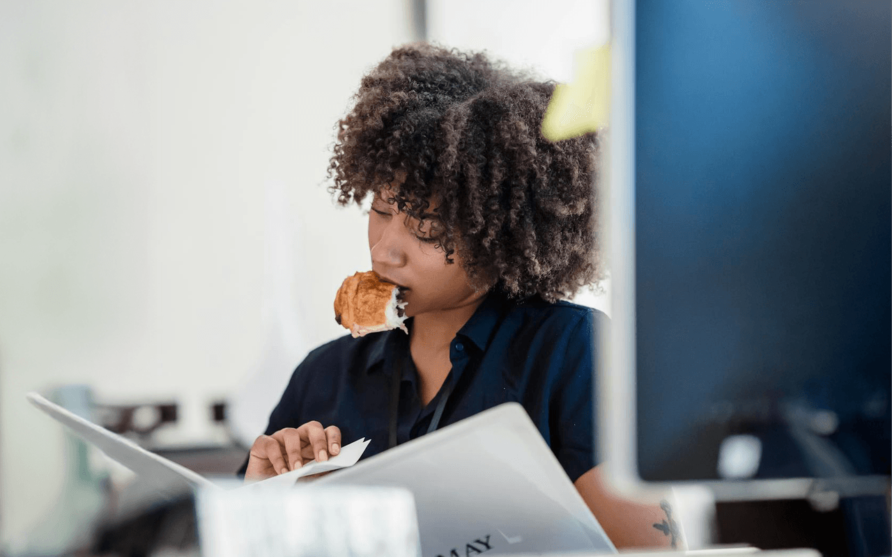 Top 5 Low-Calorie Snacks for Office Workers in Dubai in 2025